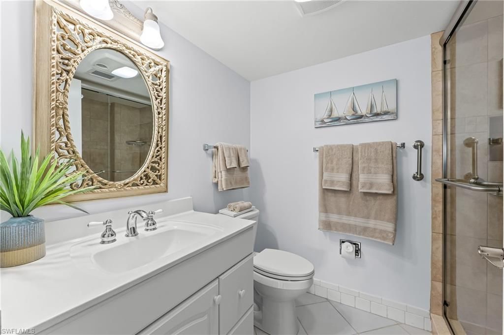 1977 Gulf Shore Blvd N, Unit 204, Naples, FL 34102 Photo