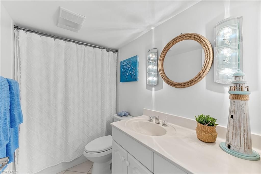 1977 Gulf Shore Blvd N, Unit 204, Naples, FL 34102 Photo