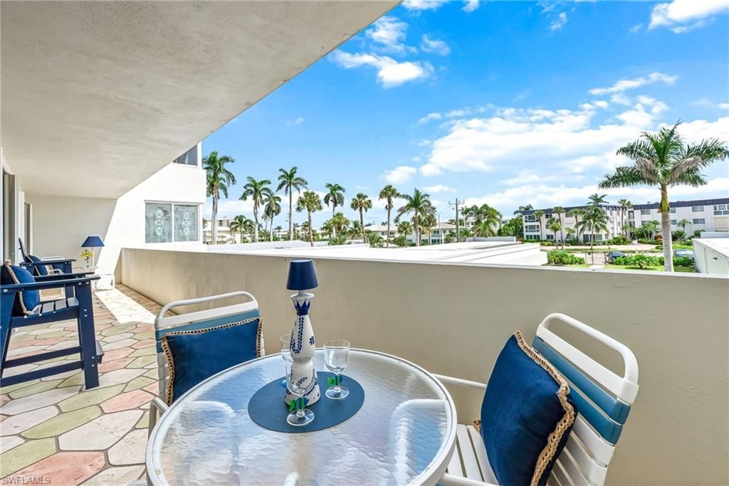 1977 Gulf Shore Blvd N, Unit 204, Naples, FL 34102 Photo