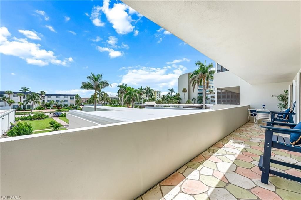 1977 Gulf Shore Blvd N, Unit 204, Naples, FL 34102 Photo