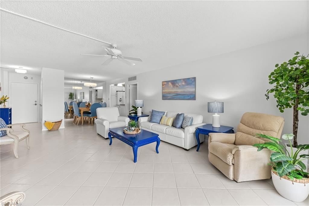 1977 Gulf Shore Blvd N, Unit 204, Naples, FL 34102 Photo