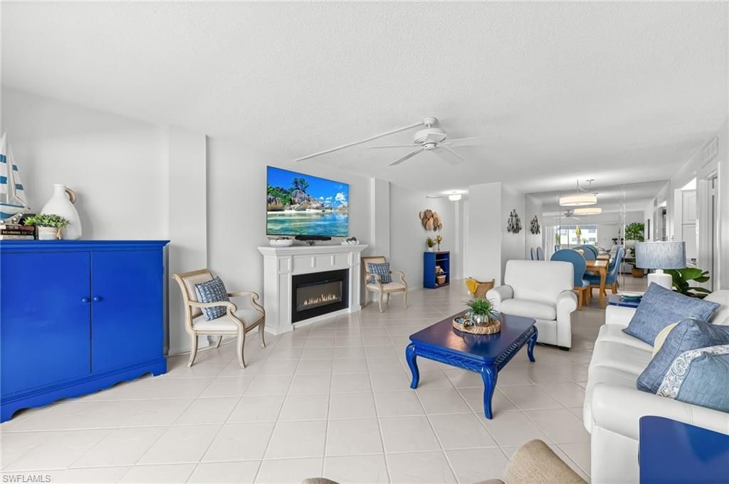 1977 Gulf Shore Blvd N, Unit 204, Naples, FL 34102 Photo