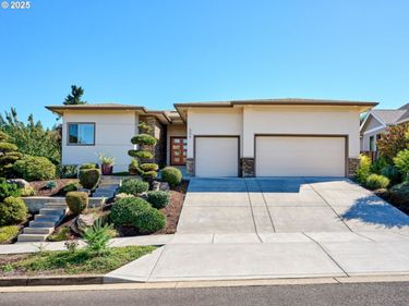 500 YAPA DR, Silverton, OR 97381