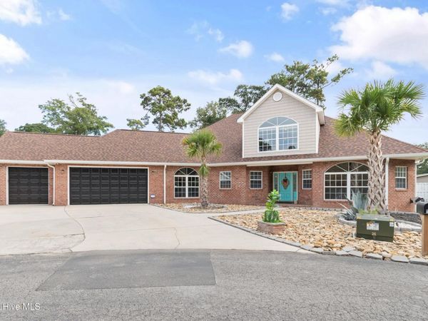 1860 Oak Harbour Drive SW, Ocean Isle Beach, NC 28469