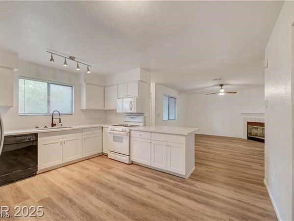 6749 W Charleston Boulevard, Unit 2, Las Vegas, NV 89146
