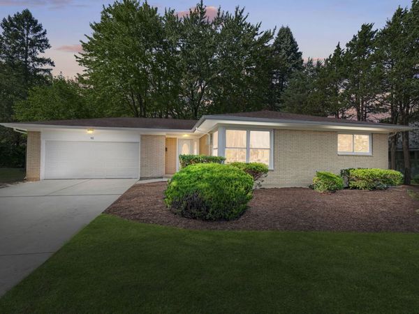 92-88 N AIRLITE Street, Elgin, IL 60123