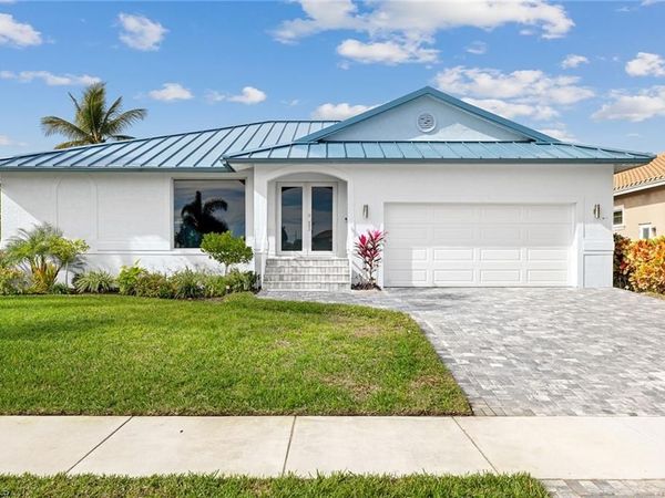 690 Amber DR, MARCO ISLAND, FL 34145