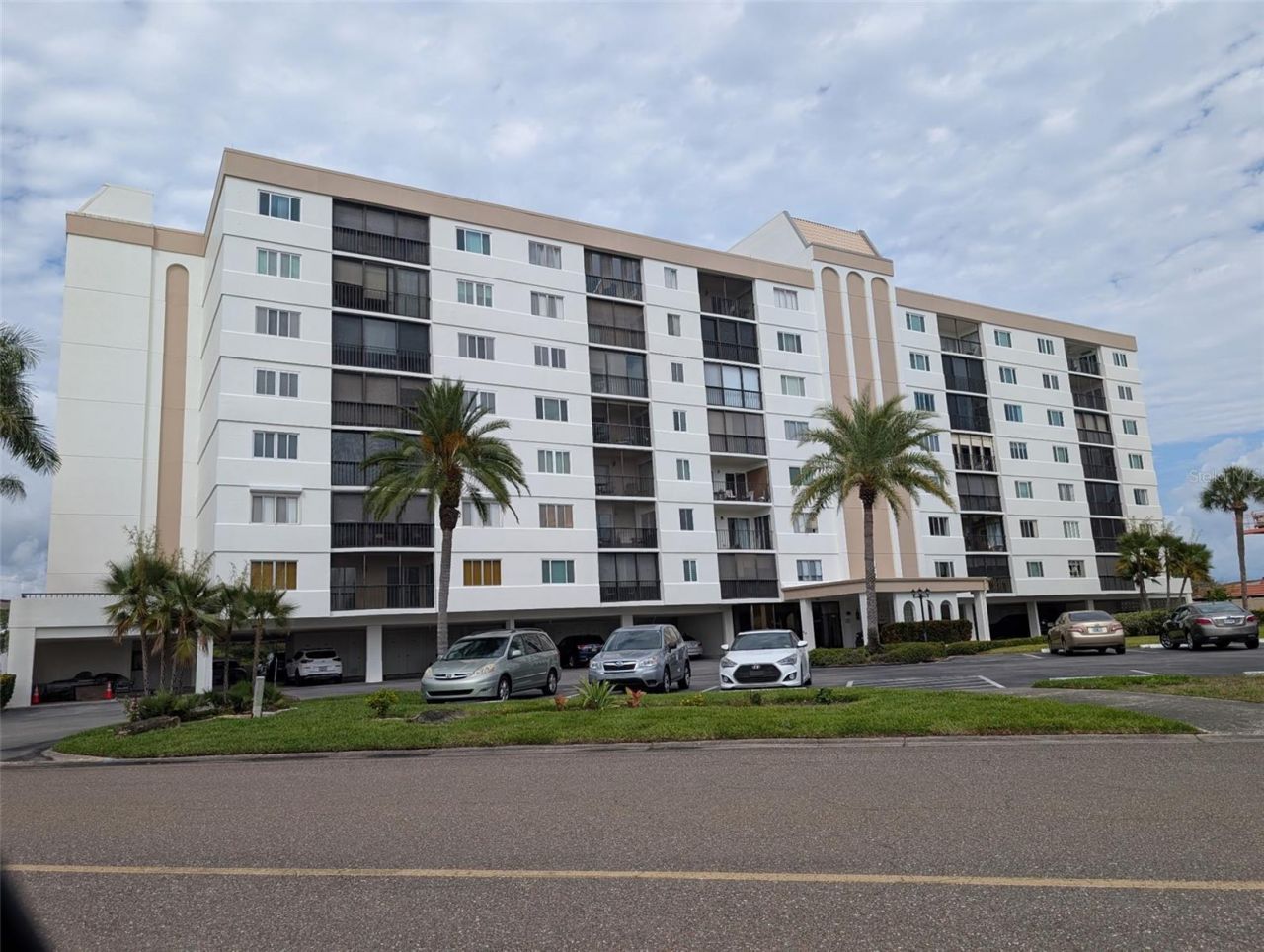 19029 Us Highway 19 N, Unit 9-301, Clearwater, FL 33764 Main Photo