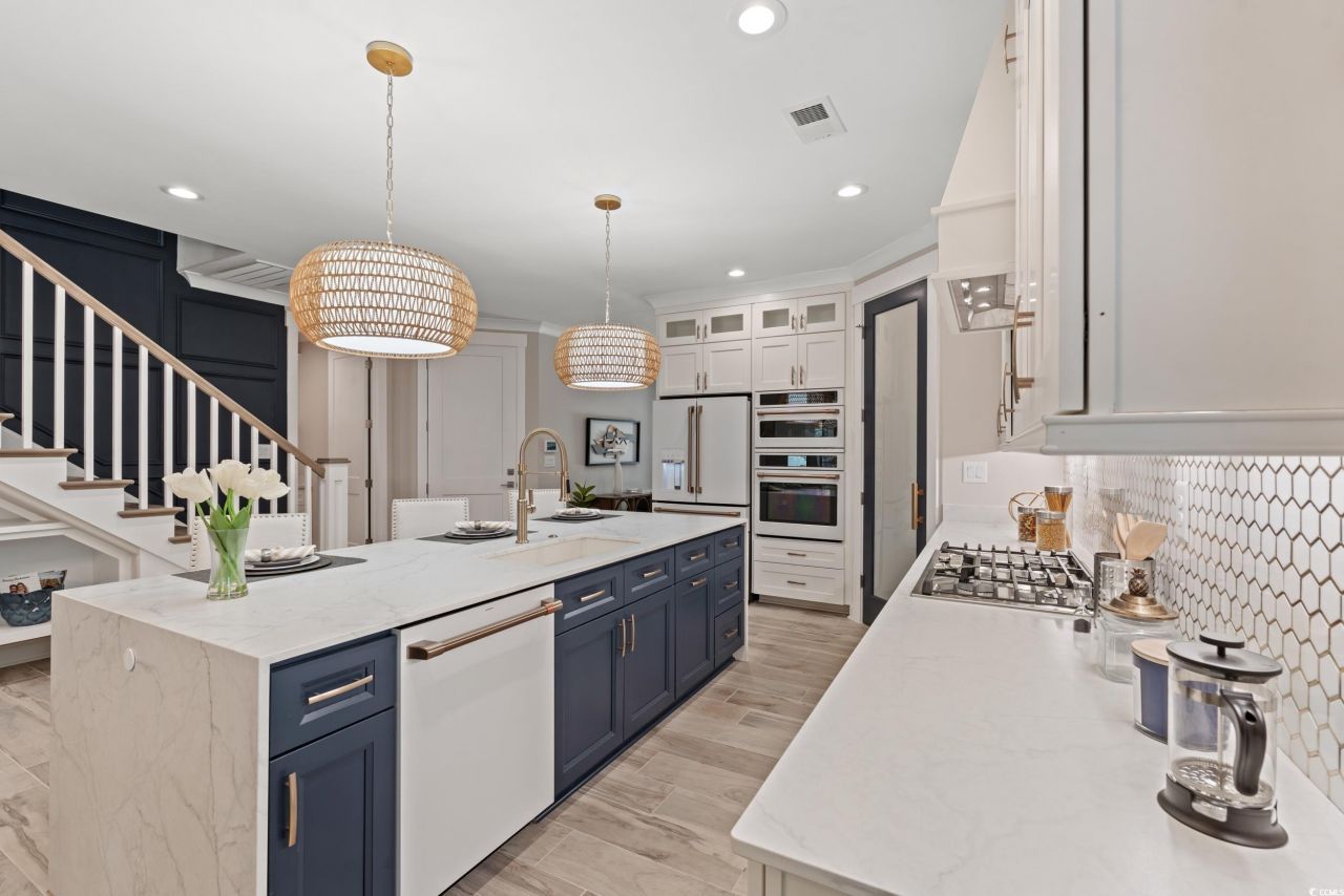 407 N Highland Way Photo 3