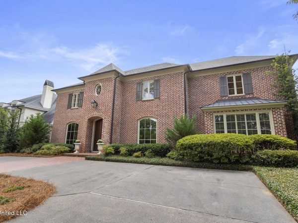 9 Cypress Lane, Jackson, MS 39211