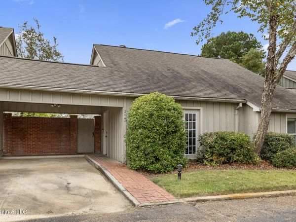 214 River Place, Jackson, MS 39211