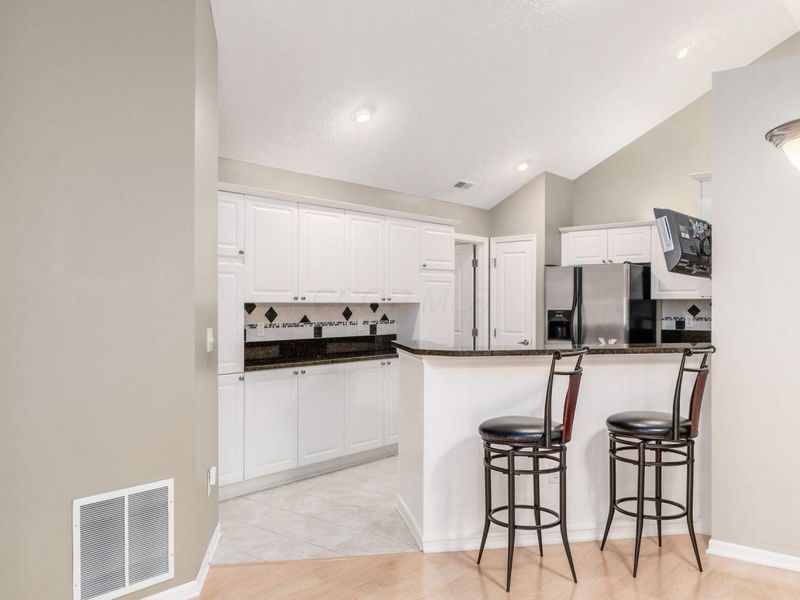 6516 Lakeview Circle, Canal Winchester, OH 43110 Photo 11