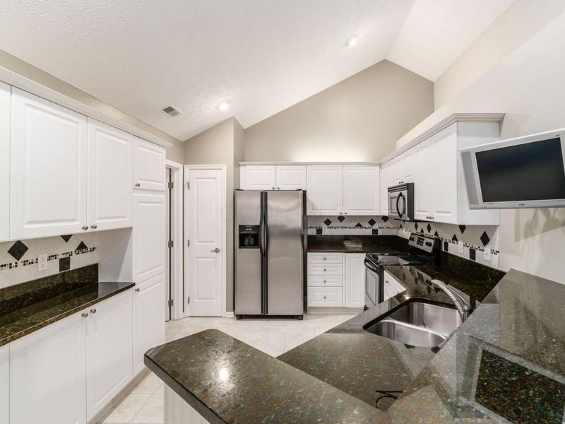 6516 Lakeview Circle, Canal Winchester, OH 43110 Photo 14