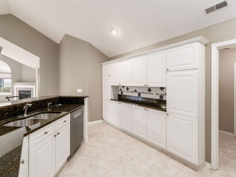 6516 Lakeview Circle, Canal Winchester, OH 43110 Photo 16