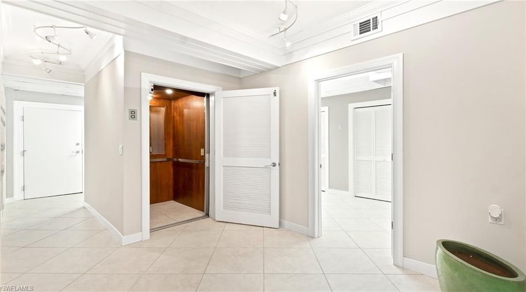 877 7th St S, Naples, FL 34102 Photo