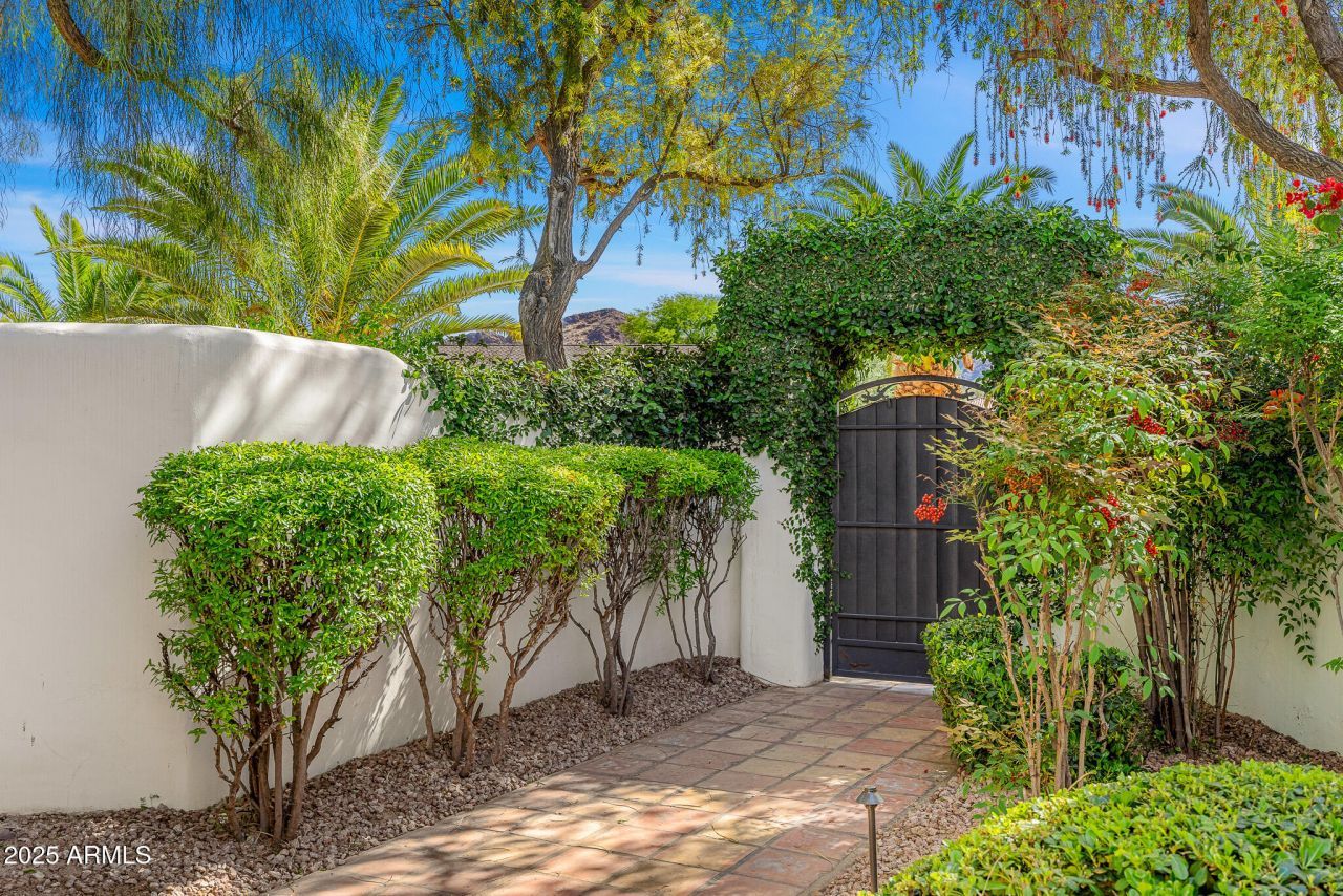 5838 E Berneil Lane, Paradise Valley, AZ 85253 Main Photo
