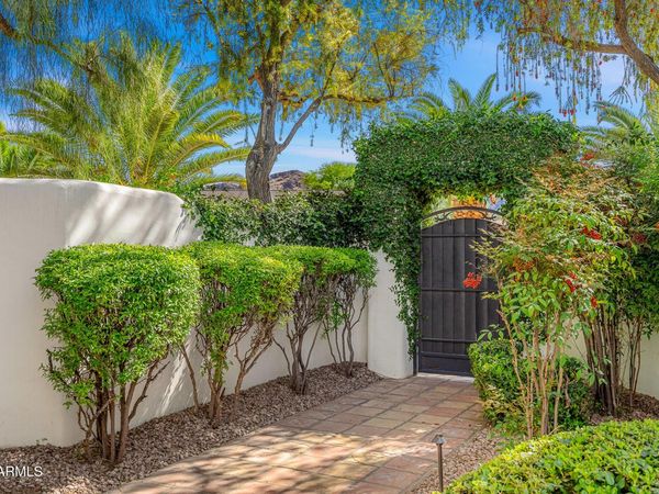 5838 E BERNEIL Lane, Paradise Valley, AZ 85253