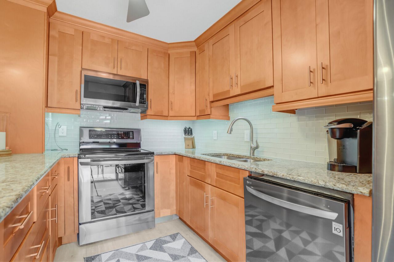 825 Center Street, Unit 14a, Jupiter, FL 33458 Photo
