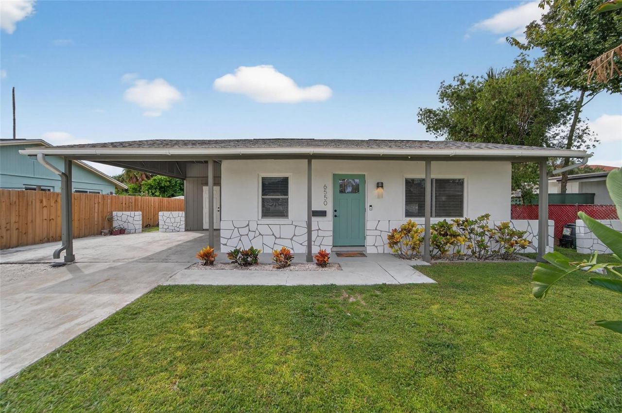 6550 S West Shore Circle, Tampa, FL 33616 Main Photo