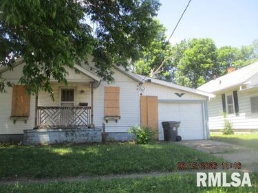 807 S 13TH Street, Pekin, IL 61554