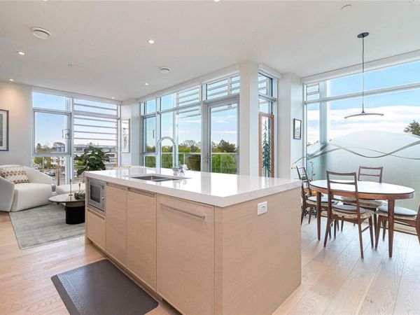 1916 Oak Bay Ave, Unit 405, Victoria, BC V8R 1C7