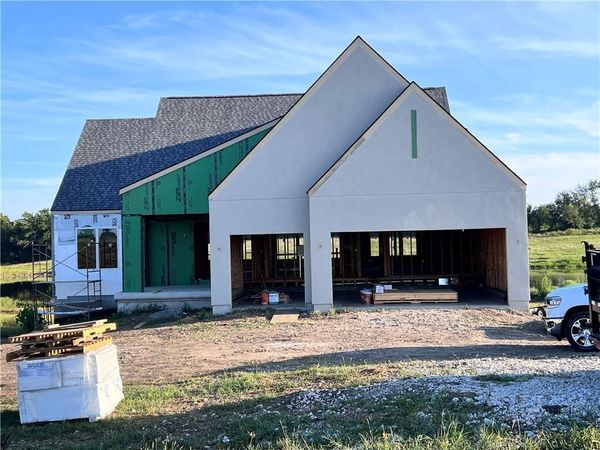 16055 W Eisenhower Road, Lansing, KS 66043