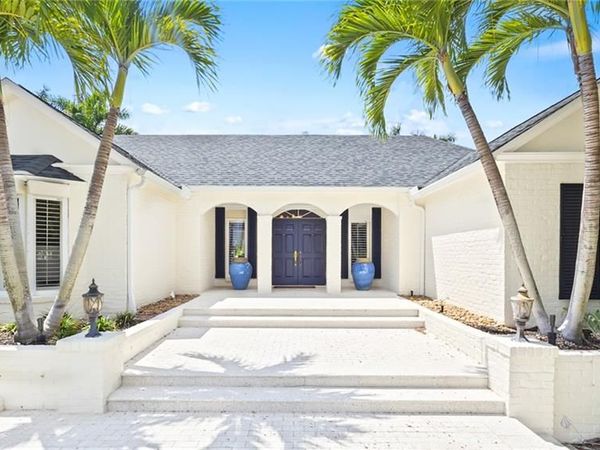 2700 Treasure LN, NAPLES, FL 34102