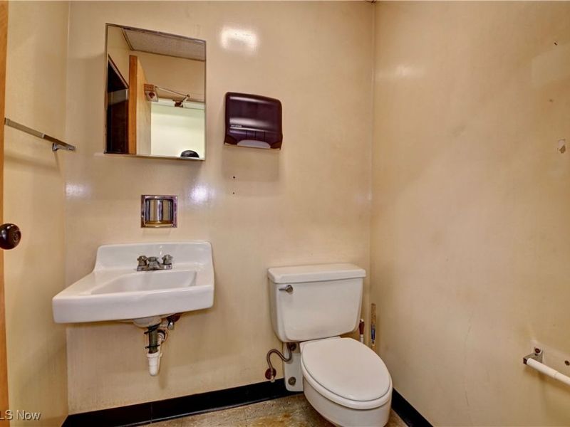 96 E Miller Avenue, Akron, OH 44301 Photo 16