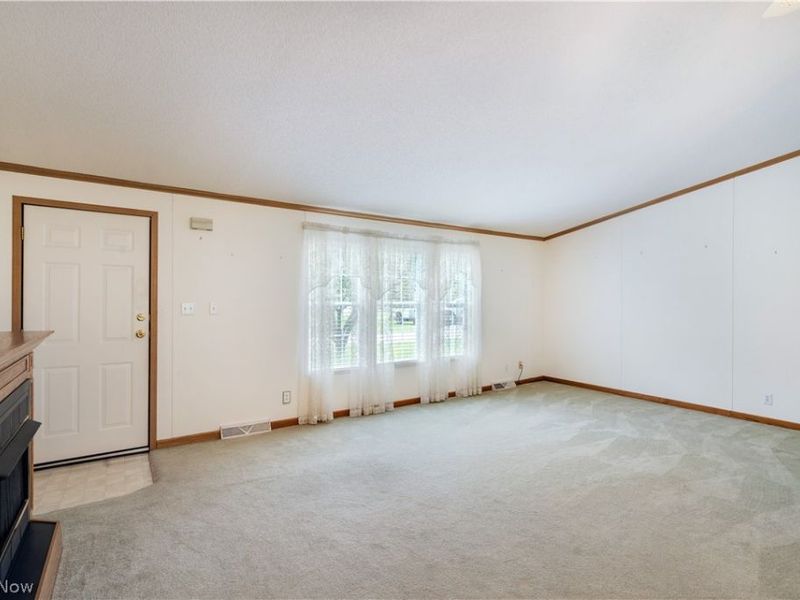 209 Wyngate Drive, Brookfield Township, OH 44403 Photo 10