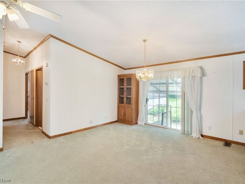 209 Wyngate Drive, Brookfield Township, OH 44403 Photo 14
