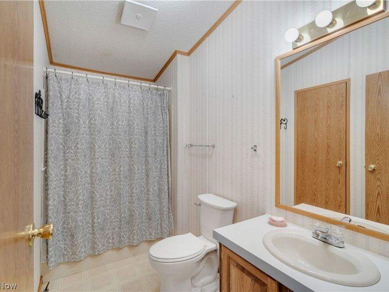 209 Wyngate Drive, Brookfield Township, OH 44403 Photo 34