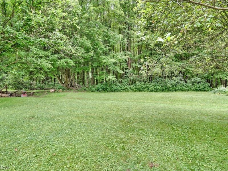 209 Wyngate Drive, Brookfield Township, OH 44403 Photo 38