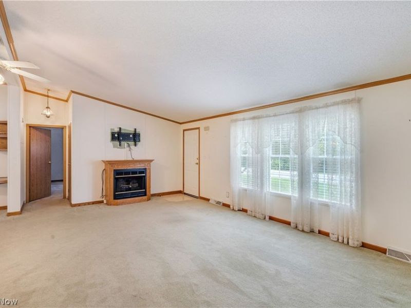 209 Wyngate Drive, Brookfield Township, OH 44403 Photo 4