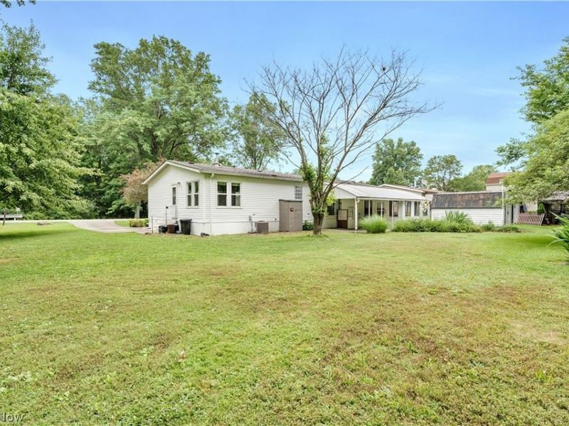 209 Wyngate Drive, Brookfield Township, OH 44403 Photo 40
