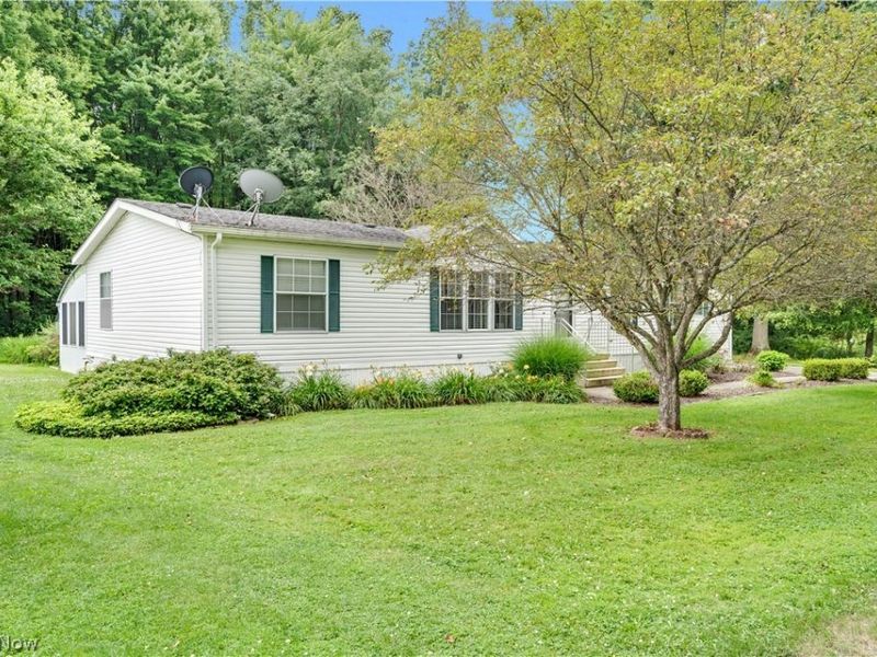 209 Wyngate Drive, Brookfield Township, OH 44403 Photo 6
