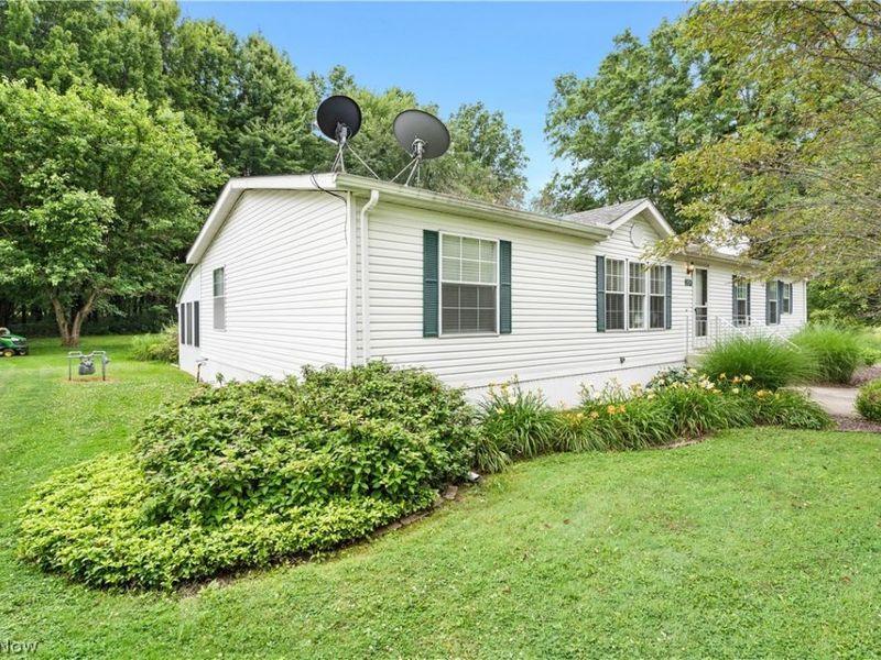 209 Wyngate Drive, Brookfield Township, OH 44403 Photo 7