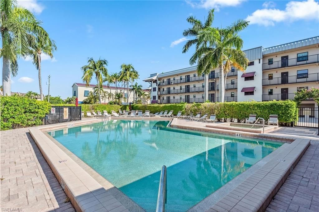 807 River Point Dr, Unit 105D, Naples, FL 34102 Photo