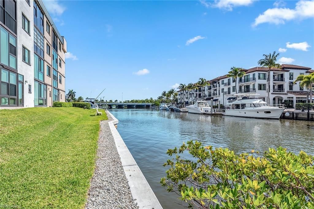807 River Point Dr, Unit 105D, Naples, FL 34102 Photo