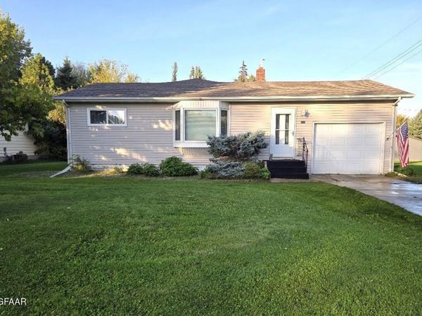 153 W RENVILLE Street, Pembina, ND 58271