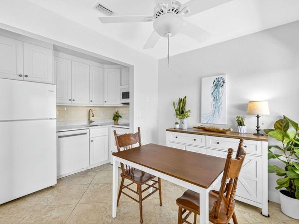 1250 Tennisplace Ct, Unit B34, Sanibel, FL 33957