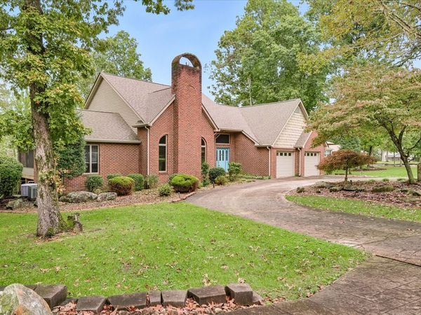 8537 Cherokee Trl, Crossville, TN 38572