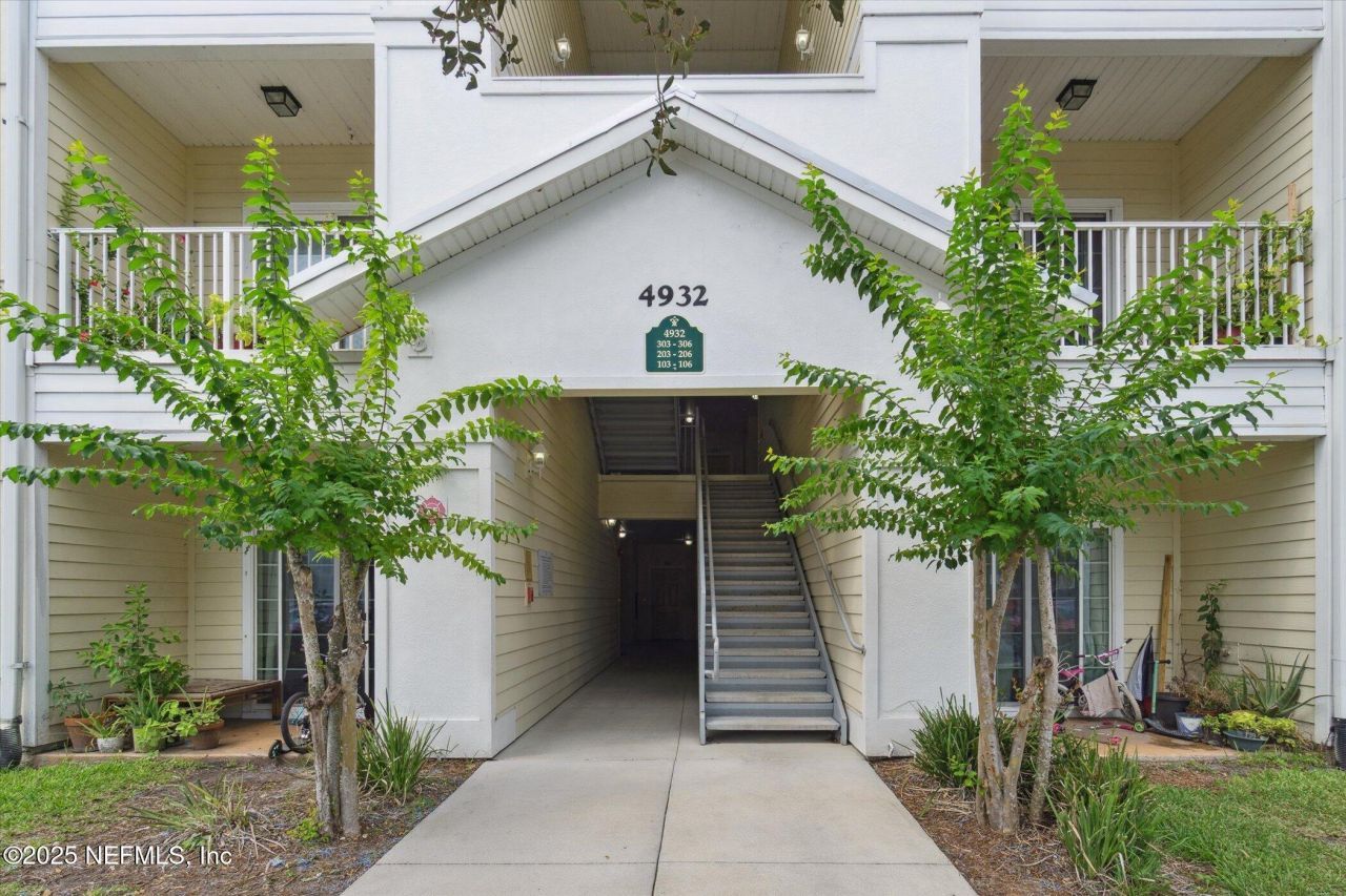 4932 Key Lime Drive, Unit 303, Jacksonville, FL 32256 Main Photo