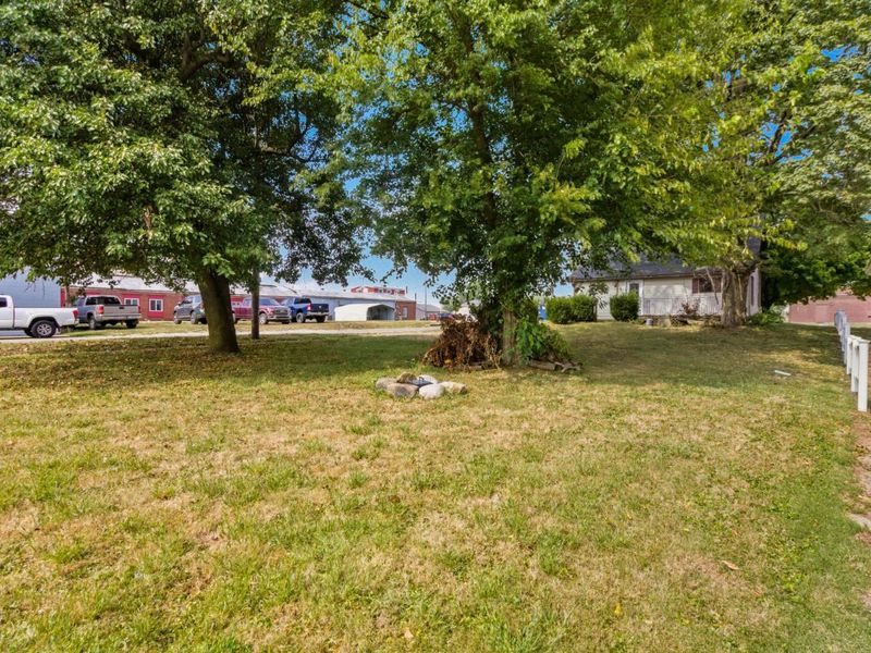 101 W 2nd Street, Frazeysburg, OH 43822 Photo 25