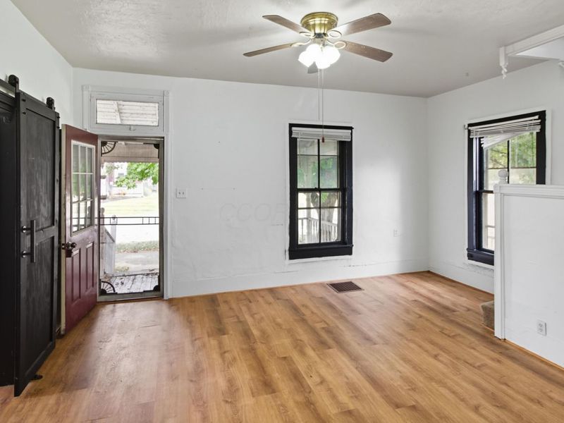 101 W 2nd Street, Frazeysburg, OH 43822 Photo 3