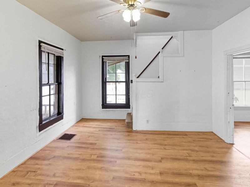 101 W 2nd Street, Frazeysburg, OH 43822 Photo 4