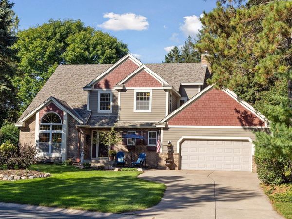 941 Pineridge Court, Mahtomedi, MN 55115