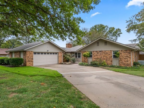 4607 Rolling Hills Drive, Bartlesville, OK 74006