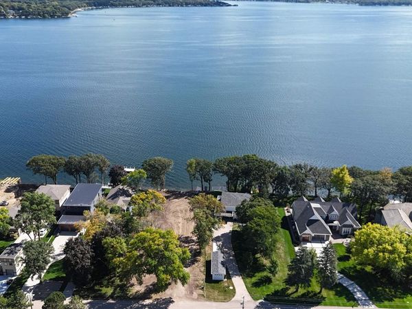 2204 Manhattan Boulevard, Wahpeton, IA 51351