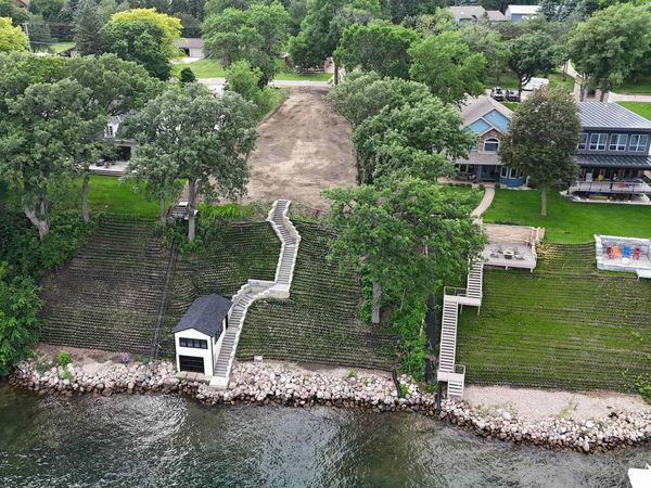 2204 Manhattan Boulevard, Wahpeton, IA 51351
