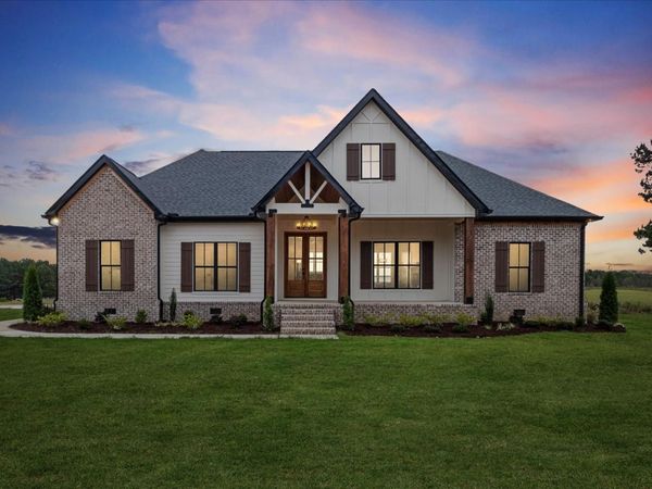 136 Summer Lake Dr, Summertown, TN 38483
